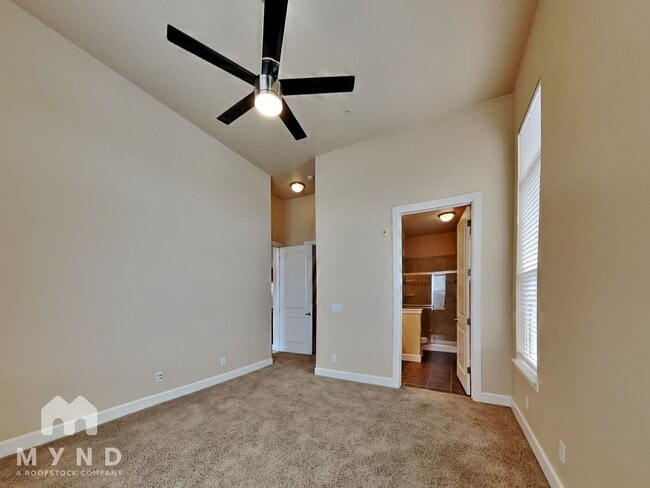 Building Photo - 307 Inverness Way S
