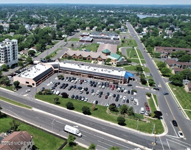 Building Photo - 6 Avenel Blvd