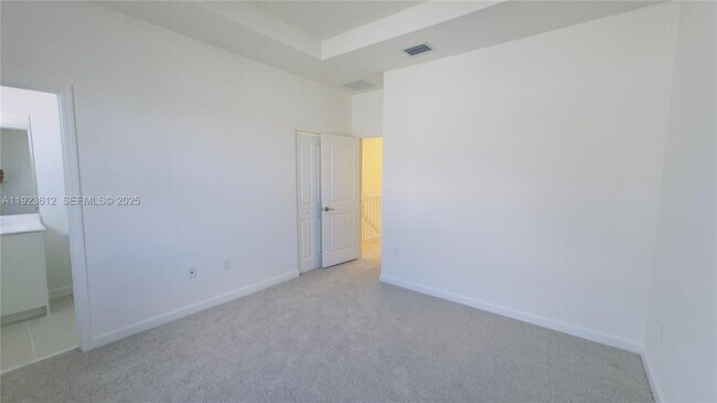 Building Photo - 2621 SE 27th Dr