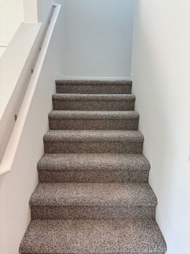 Building Photo - Brand New DR Horton Smart Home with 5 Bedr...