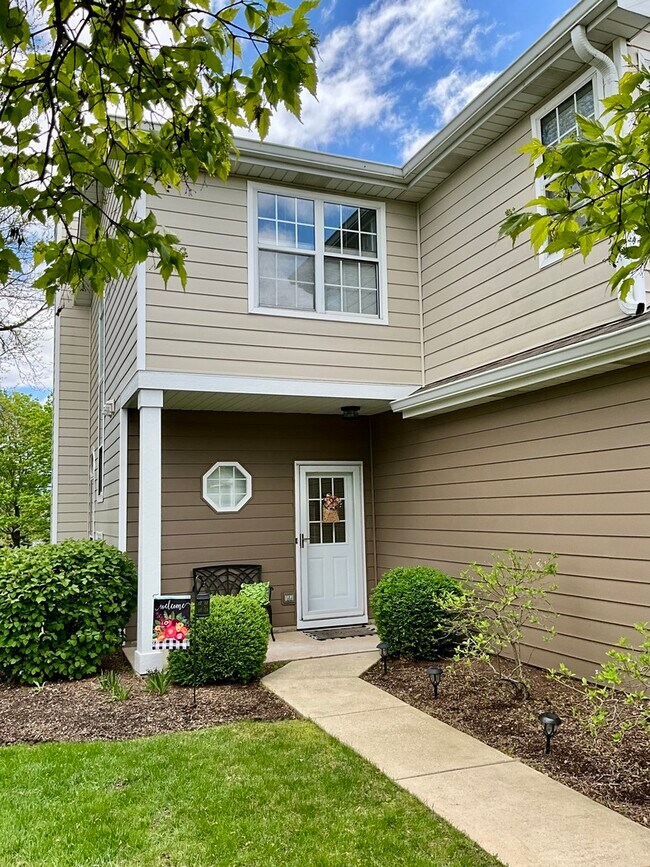 Building Photo - 547 Woodcrest Dr