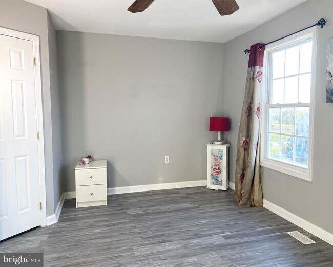 Building Photo - 83 Fuzzy Tail Dr