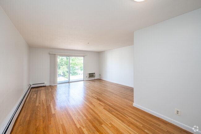 2BR, 1BA - 800SF - Living/Dining Room - 6 Gilson Rd