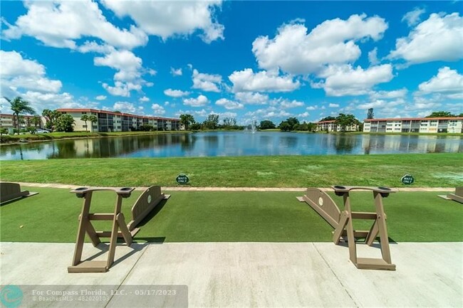Building Photo - 9220 S Hollybrook Lake Dr