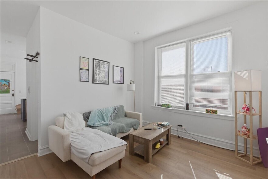 Building Photo - 2350 W Charleston St