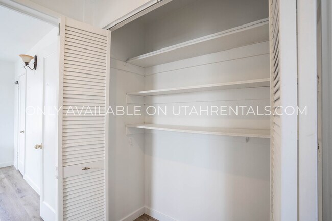 Building Photo - 411 E 300 S