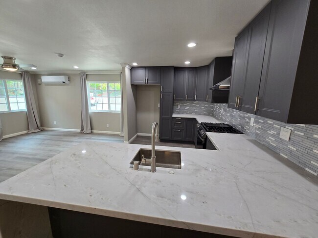 Building Photo - Fantastic 2 Bed, 2.5 Bath ADU unit in Sunn...