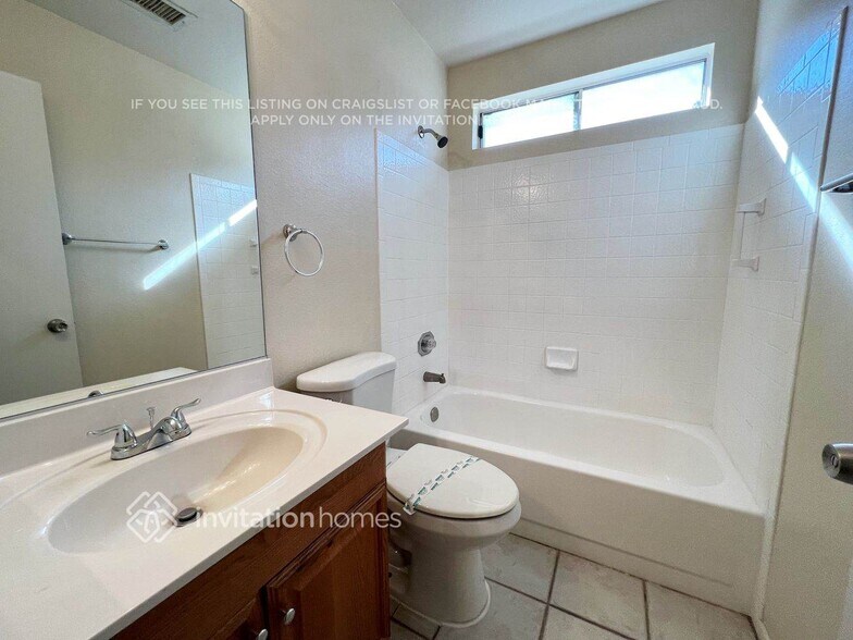 Building Photo - 10851 W Ruth Ave