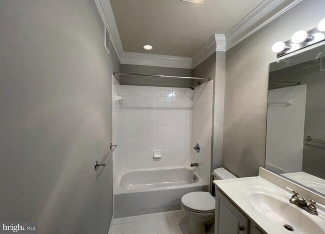 Building Photo - 5801 Clipper Ln