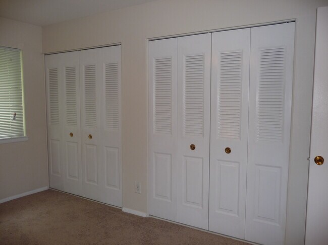 Building Photo - 706 Meadow Woods Ln