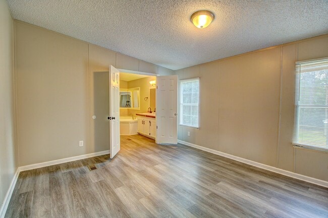 Building Photo - 106 7 Hawks Trail