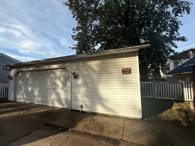 Building Photo - 2310 3rd St