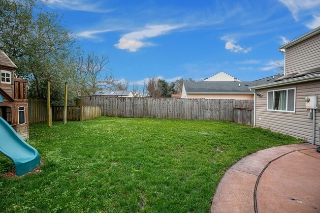 Building Photo - Spacious 4 Bedroom 3 Bath Home