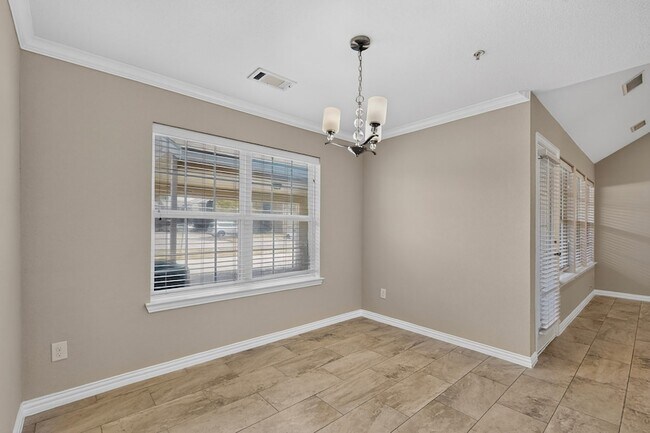 Building Photo - 829 Summercreek Dr