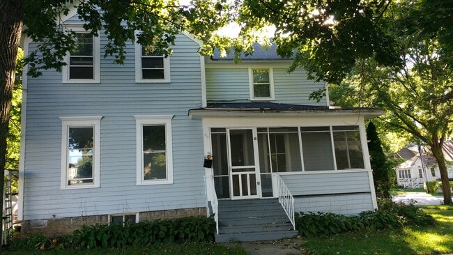 Primary Photo - FABULOUS!!! BARRINGTON Downtown location