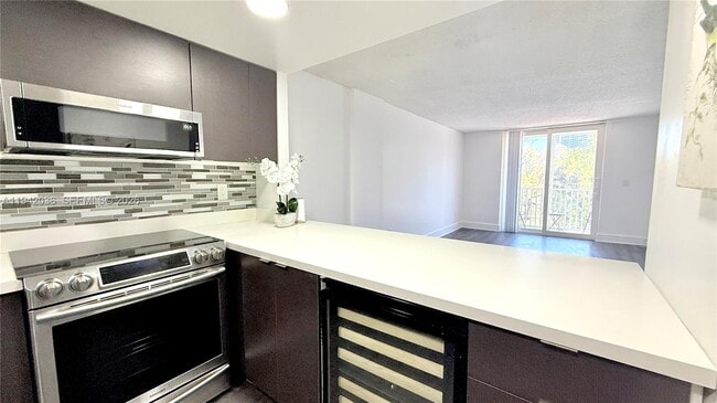 Building Photo - 16950 W Dixie Hwy