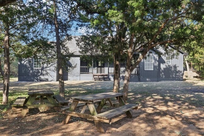 Building Photo - 385 Alta Vista Dr