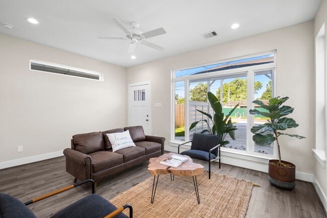 Building Photo - 8016 Willow St