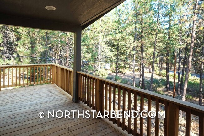 Building Photo - Updated home in Deschutes River Woods