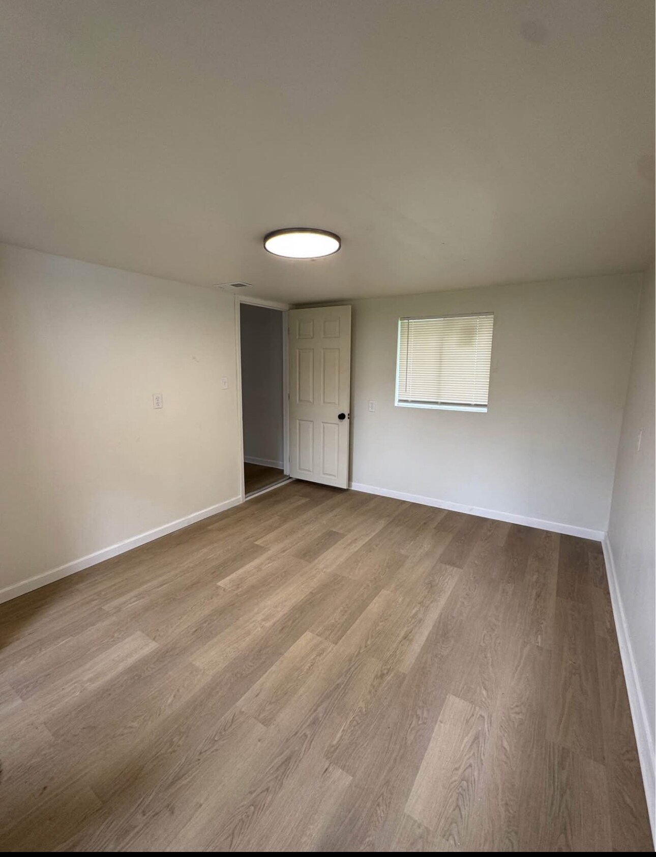 Building Photo - 3604 Beechgrove Rd