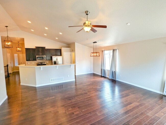 Building Photo - 5 Bedroom Three Bathroom Single Family Home in Monument