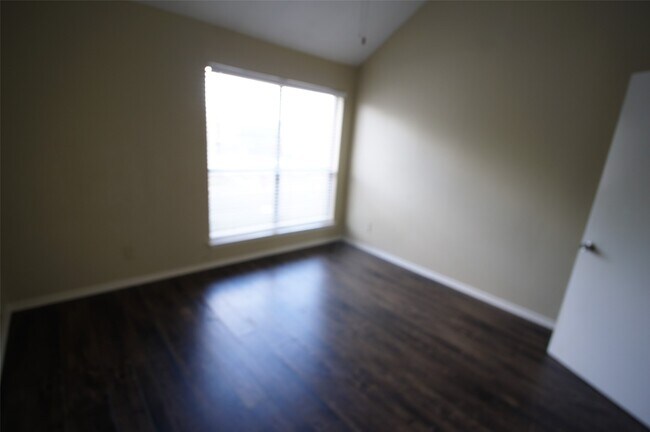 Building Photo - 8263 Sands Point Dr