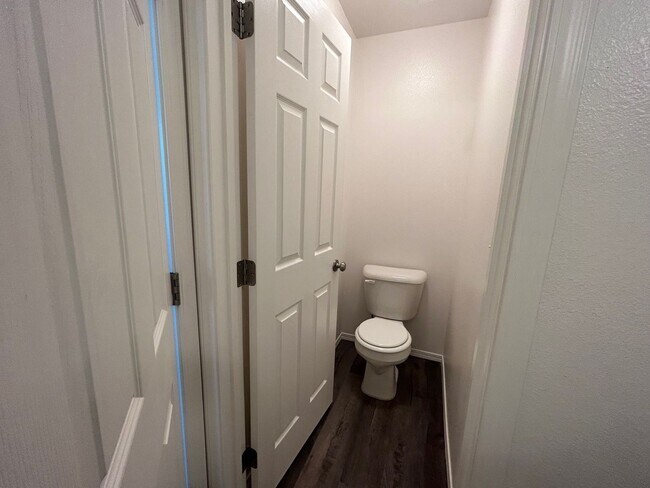 Building Photo - 3 Bedroom plus Loft For Rent! Victory Sout...