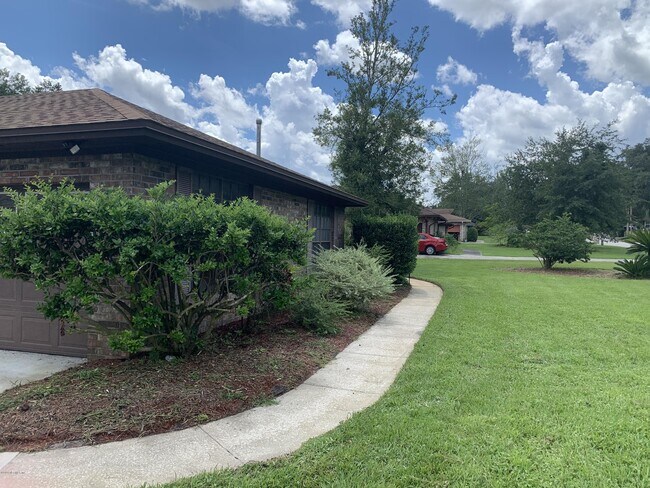 Building Photo - 321 Foxridge Rd