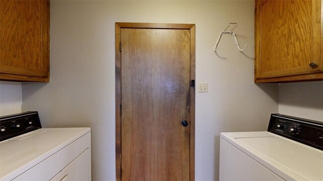 Building Photo - 2704 Wilderness Dr N