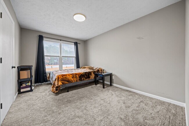 Building Photo - 38 Hallmark Dr