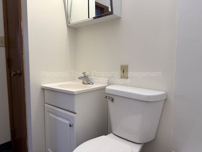 Building Photo - 320 6th St S