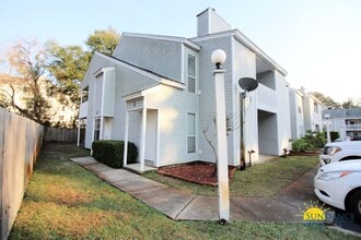 Building Photo - Great 2 Bedroom Unit in Fort Walton Beach!