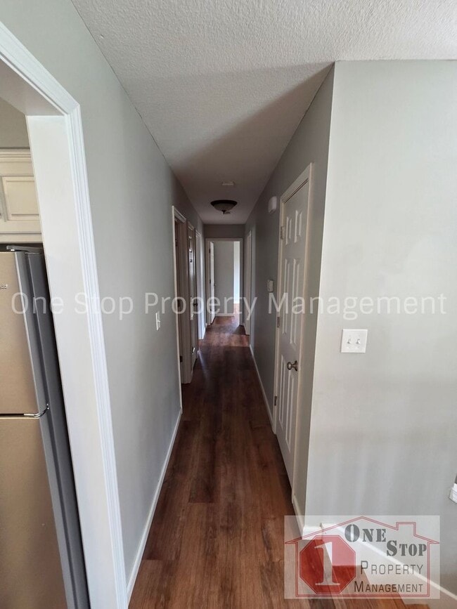 Building Photo - Gorgeous 3 Bedroom, 2.5 Bath in Kearney!