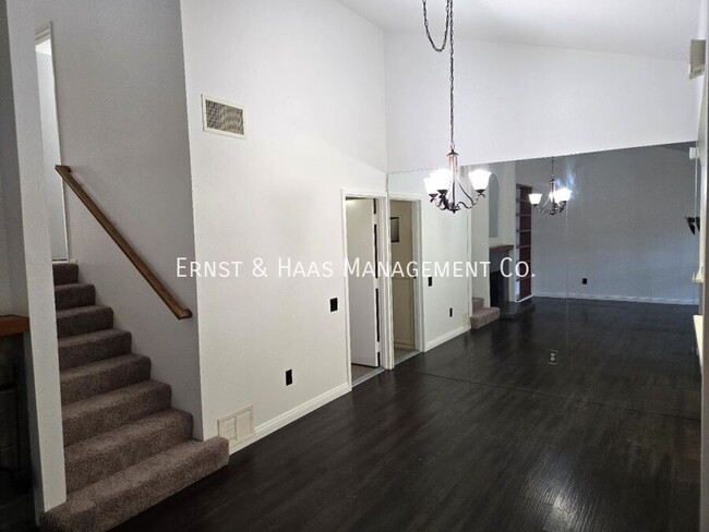 Building Photo - 3667 Country Club Dr