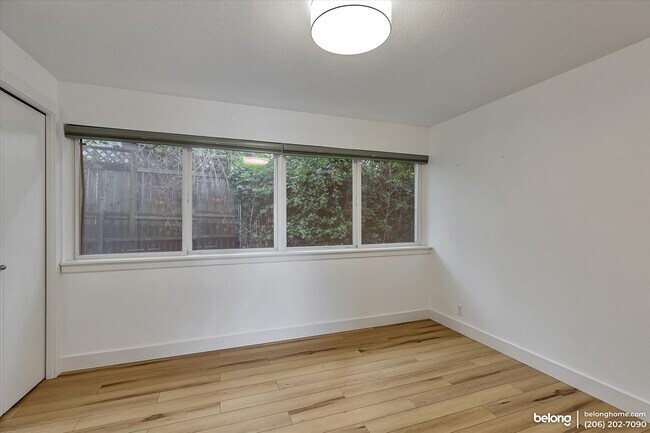 Building Photo - 752 Bellevue Ave E