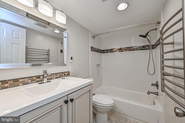 Building Photo - 1300 Army Navy Dr