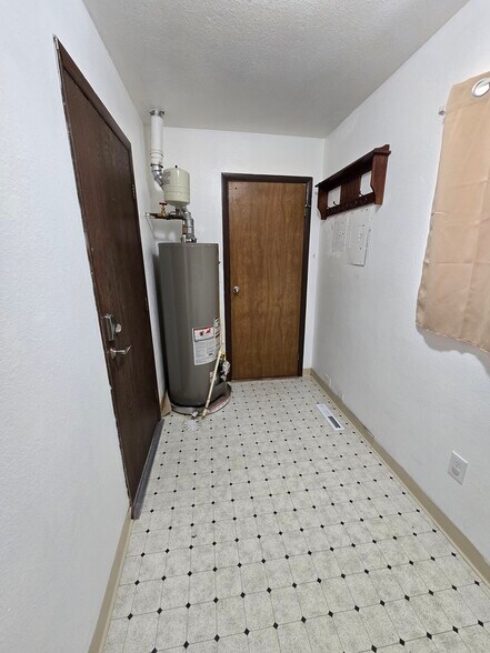 Building Photo - 403 Greenway Dr