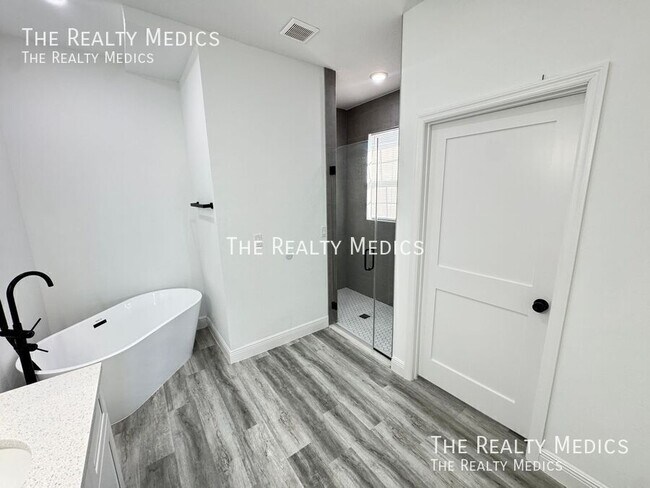 Building Photo - 310 Dogfish Way