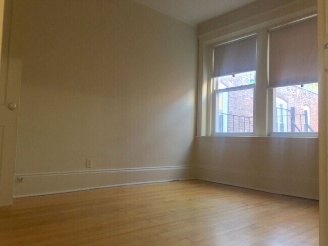 Building Photo - 1824 Beacon St