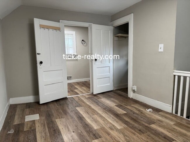 Building Photo - Cute 1 Bedroom W/ Den Cottage in the Swill...