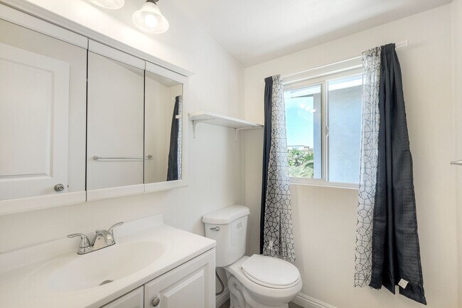Building Photo - La Mesa Living at Its Best – Spacious Home w/Solar!