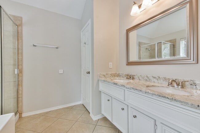 Building Photo - 9623 Wakefield Village Dr