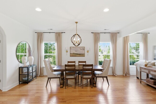 Building Photo - Luxury Executive Living in Sought-After Franklin Community
