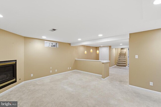 Building Photo - 2906 Breezy Terrace