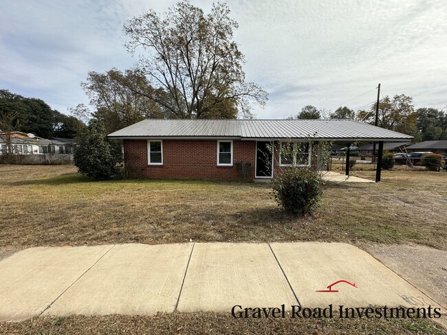 Building Photo - Beautifully Remodeled 3-Bedroom, 1-Bathroom House with Fenced Backyard