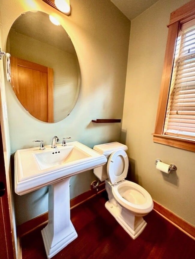 Building Photo - West Seattle Townhouse, Location Location ...