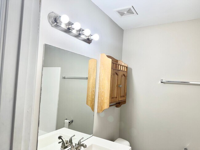 Building Photo - Newly Renovated Three Bedroom Close to Ft. Campbell