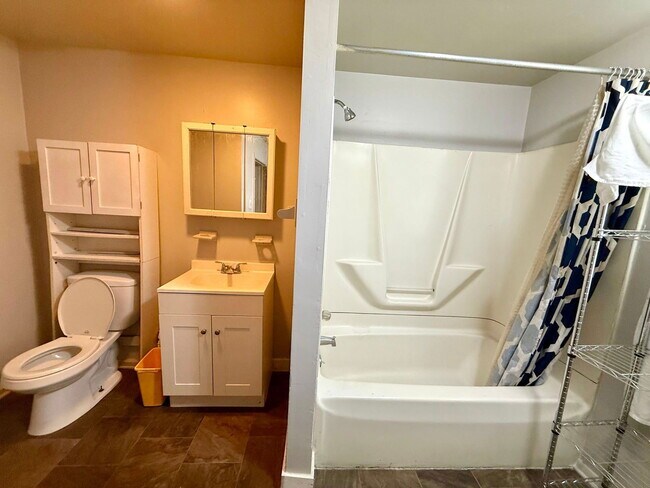 Building Photo - 242 S Queen St