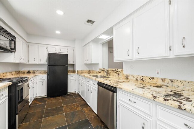 Building Photo - 4406 Basswood Ln