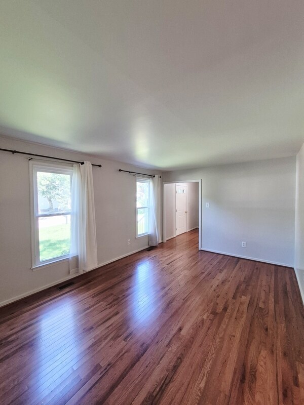 Building Photo - 9019 Double Tree Ln